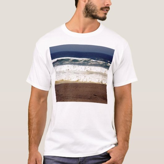 Blauwe hemel, witte golven, bruin zand t-shirt (Voorkant)