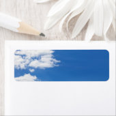 Blauwe hemel witte wolken Achtergrond Gepersonalis Etiket (Insitu)