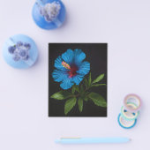 Blauwe hibiscus bloem op zwart, flyer (Enkel)