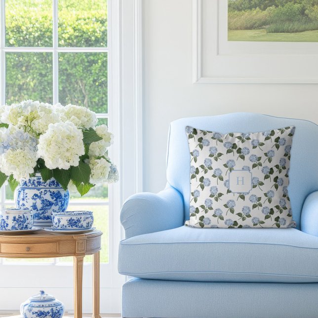Blauwe Hortensia Bloem Monogram   Kussen (Hydrangea Bloom Blue Monogram Pillow)