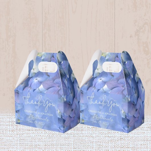 Blauwe hortensia bloemblaadjes bruiloft gepersonal bedankdoosjes
