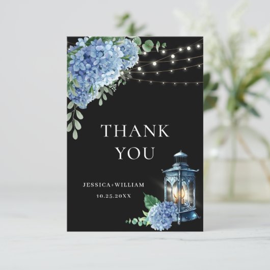 Blauwe Hortensia Bloemlantaarn Zwarte Boho Bruilof Bedankkaart (Staand voorkant)