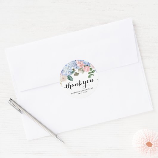 Blauwe hortensia en roze roos doop dank u ronde sticker (Envelop)