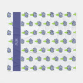 Blauwe Hortensia Groene Vaas Kust Monogram Fleece Deken (Voorkant (Horizontaal))