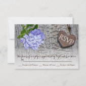 Blauwe hortensia & hart op hout bruiloft RSVP (Voorkant)