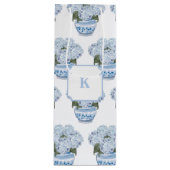 Blauwe hortensia's in Chinoiserie Pot Wijn Cadeautas (Voorkant)