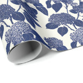 Blauwe hortensia's Moderne Bloemenpatroon Cadeaupapier (Rol Hoek)