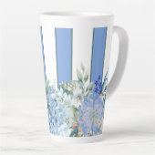 Blauwe Hydrangea en Bloemgestreepte Latte Mok (Rechterhoek)