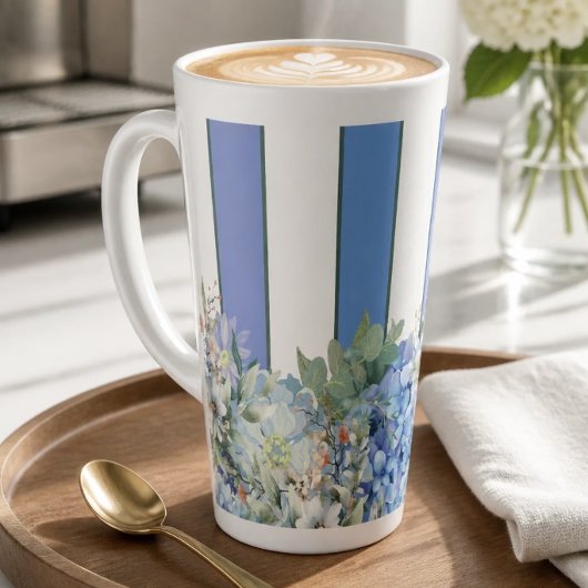 Blauwe Hydrangea en Bloemgestreepte Latte Mok