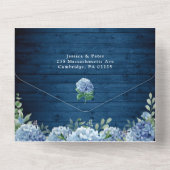 Blauwe Hydrangea Lantaarn Houten Bruiloft QR-code All In One Uitnodiging (Achterkant)