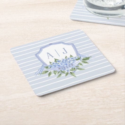 Blauwe Hydrangea Monogram Crest met Strepen Kartonnen Onderzetters (Schuin)