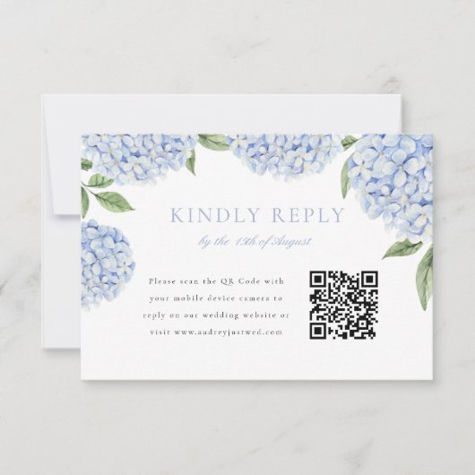 Blauwe Hydrangea Rand Moderne QR Code Huwelijksrea RSVP Kaartje (Voorkant)