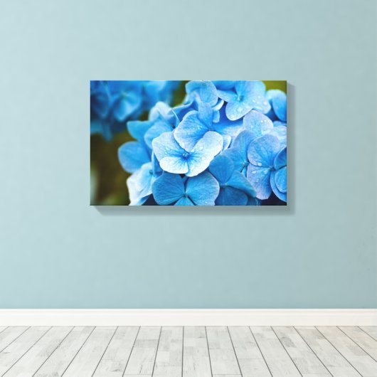 Blauwe hydrangebloem Canvas druk (Insitu (Houten vloer))