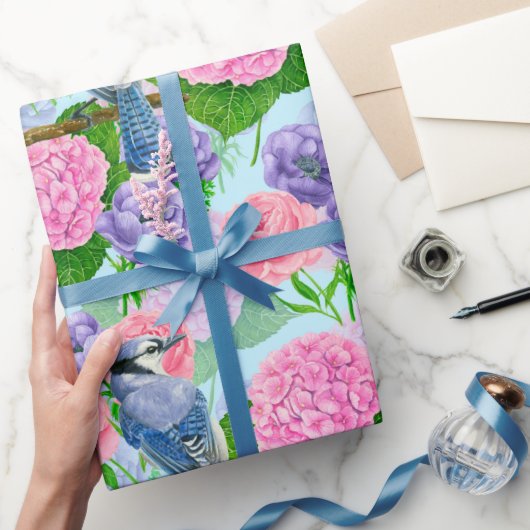 Blauwe kade en waterverf van bloemen cadeaupapier (Geschenken)