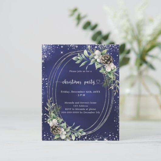 Blauwe kegeldennen glitter Kerstfeest uitnodiging (Staand voorkant)