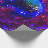 Blauwe kerstbal, Paarse boom Cadeaupapier (Hoek)