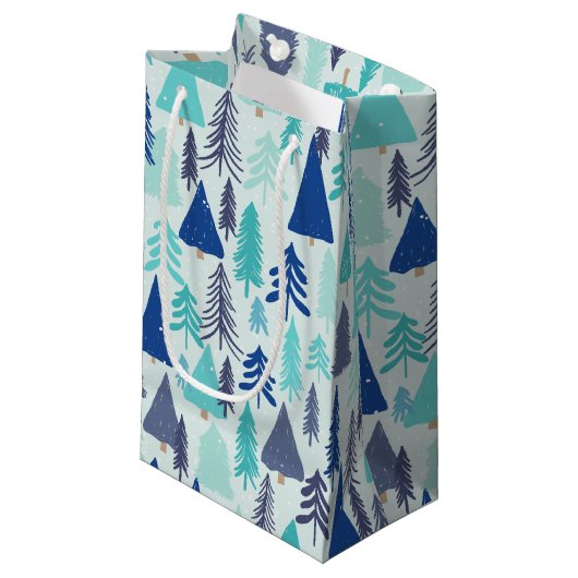 Blauwe kerstbomen in een Evergreen Forest Klein Cadeauzakje (Voorkant Gekanteld)
