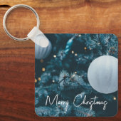 Blauwe kerstboom en kerstballen sleutelhanger (Voorkant)
