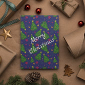 Blauwe kerstboom met klokken en rode bloemen kaart