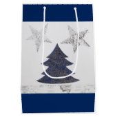 Blauwe kerstboom met zilveren glitter en sterren medium cadeauzakje (Achterkant)