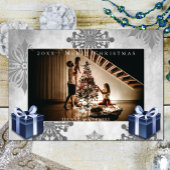 Blauwe Kerstcadeaus en sneeuwvlokken Fotokaart Feestdagenkaart