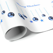 Blauwe kerstdecortballen met tekst cadeaupapier (Rol Hoek)