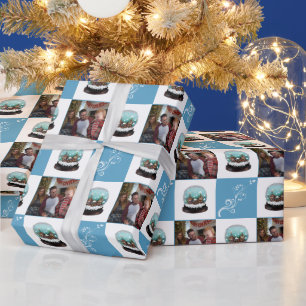 Blauwe kerstfoto van Glass Snowball Winter Village Cadeaupapier