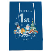 Blauwe Kerstman 1e Kerstmis met Sneeuwman, Boom en Medium Cadeauzakje (Achterkant)