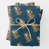 Blauwe  kerstman met kerst  inpakpapier vel (In situ)