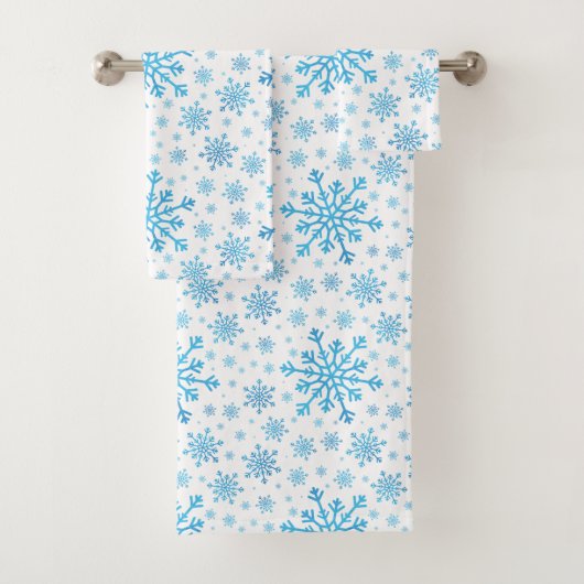blauwe kerstsnowflakes op winterwit bad handdoek (Insitu)