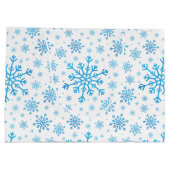  blauwe kerstsnowflakes op winterwit groot cadeauzakje (Achterkant)