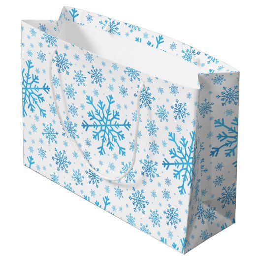  blauwe kerstsnowflakes op winterwit groot cadeauzakje (Achterkant Gekanteld)