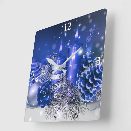 Blauwe kerstversiering en kaarsen vierkante klok (Hoek)