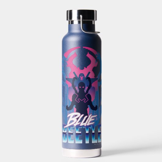 Blauwe kever retrowave versus grafisch waterfles (Links)