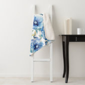 Blauwe klaprozen bloemmotief sherpa deken (In situ)