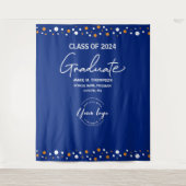 Blauwe Klasse van 2024 met logo backdrop afstudere Wandkleed (Voorkant)