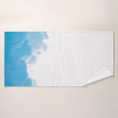 BLAUWE KLEDINGEN ONDER WITTE SKY BADHANDDOEK (Badhanddoek)