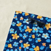 Blauwe kleine bloemen patroon strandlaken (In situ)