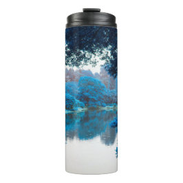 Blauwe kleur is cool, unieke natuur, meer thermosbeker