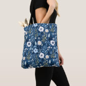Blauwe kleur met witte en gele  bloemen tote bag (Dichtbij)