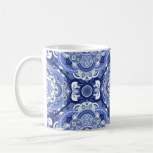 Blauwe kleuren geometrisch patroon. Lichte india Koffiemok