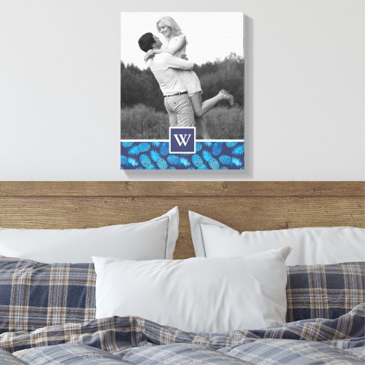 Blauwe kleurstof anananas | Foto met monogram Canvas Afdruk (Insitu (Slaapkamer))