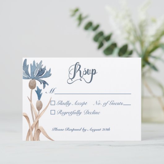 Blauwe kornbloemen en Wheat Field Wedding RSVP Kaartje (Staand voorkant)