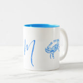  blauwe krab - monogram tweekleurige koffiemok (Voorkant rechts)