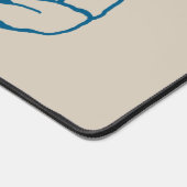 Blauwe kreeft lijn tekening op zandstrand tan kleu bureaumat (Hoek)