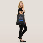 Blauwe kroon met diamanten vrouwen tote bag (Op model)