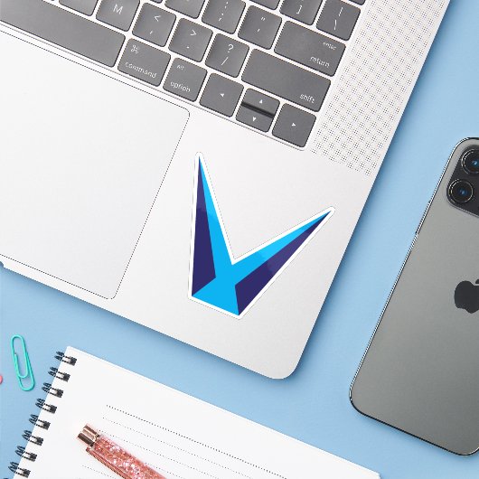 Blauwe Letter V Monogram Sticker (Laptop met iPhone)