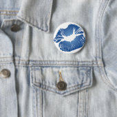 Blauwe lippen ronde button 5,7 cm (In situ)