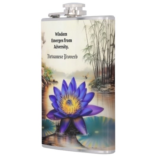 Blauwe Lotus komt uit modderige wateren (Vietnamee Heupfles (Links)