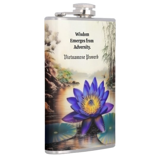 Blauwe Lotus komt uit modderige wateren (Vietnamee Heupfles (Rechts)